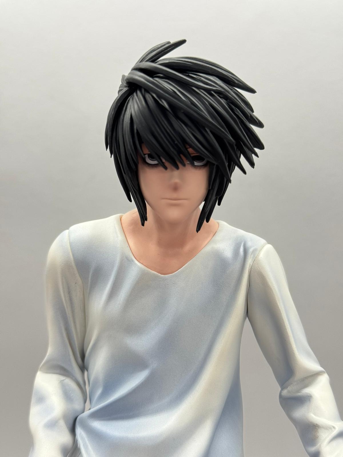 Statua Action Figure L Lawliet (Death Note) - 30cm con Braccia Intercambiabili e Base Premium