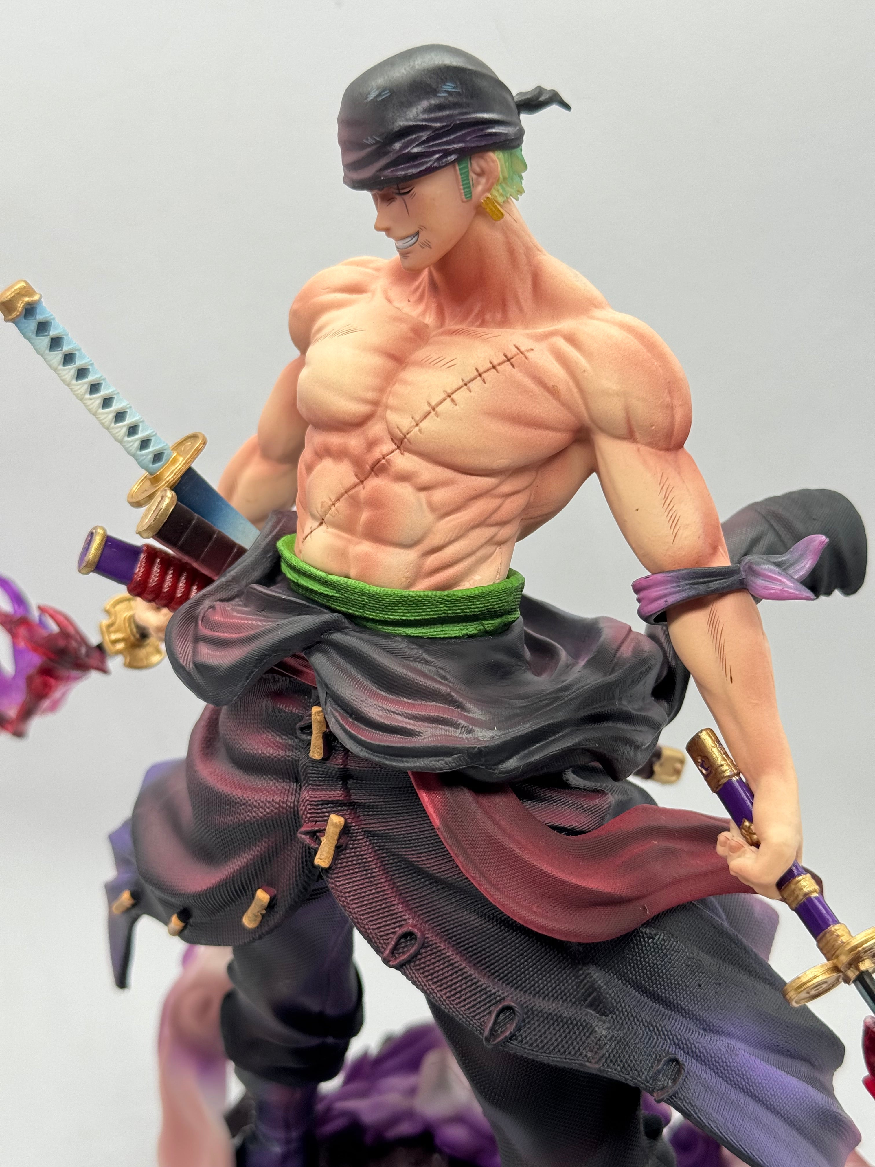 Statua Roronoa Zoro (One Piece) – GK Figure 28cm LED - LY Studio