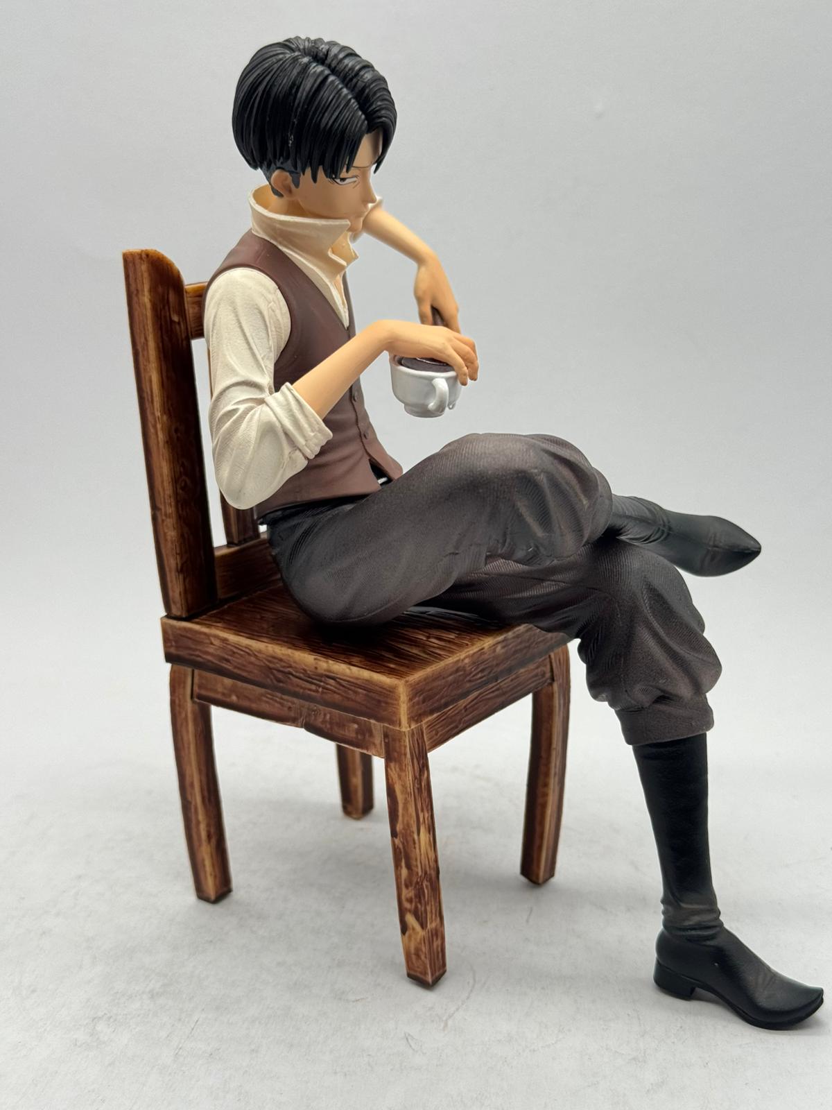 Statua Levi Ackerman - Attack on Titan Figure 19cm Sitting