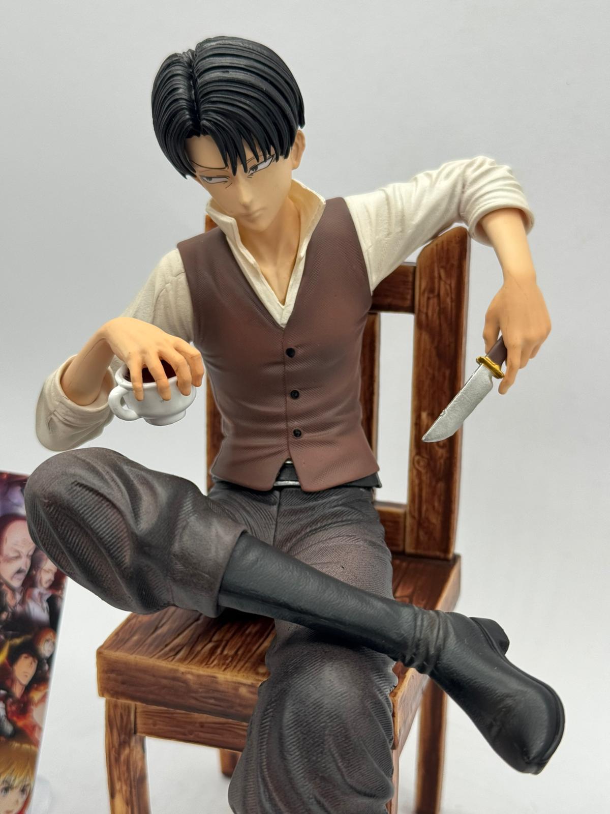 Statua Levi Ackerman - Attack on Titan Figure 19cm Sitting