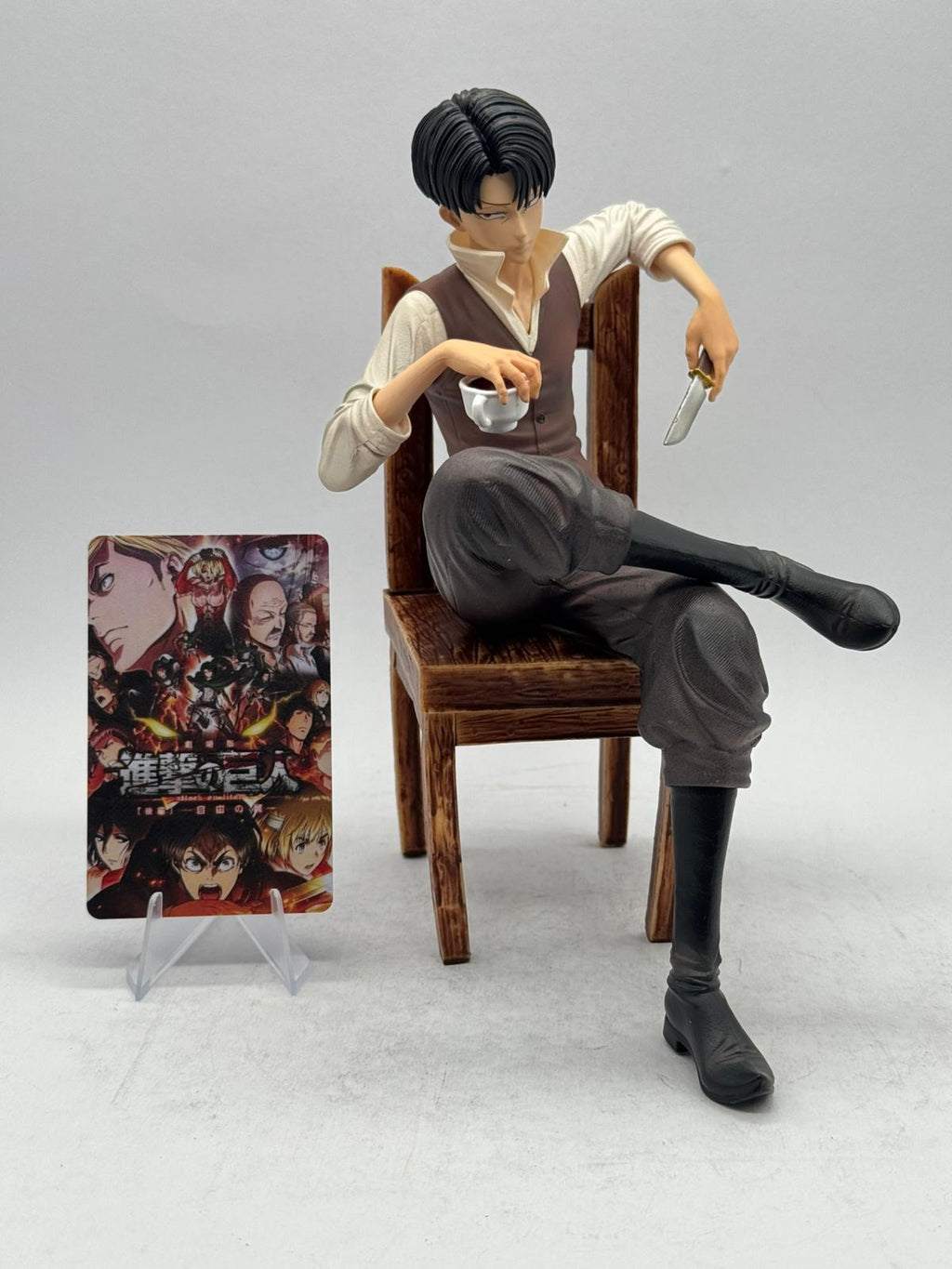 Statua Levi Ackerman - Attack on Titan Figure 19cm Sitting