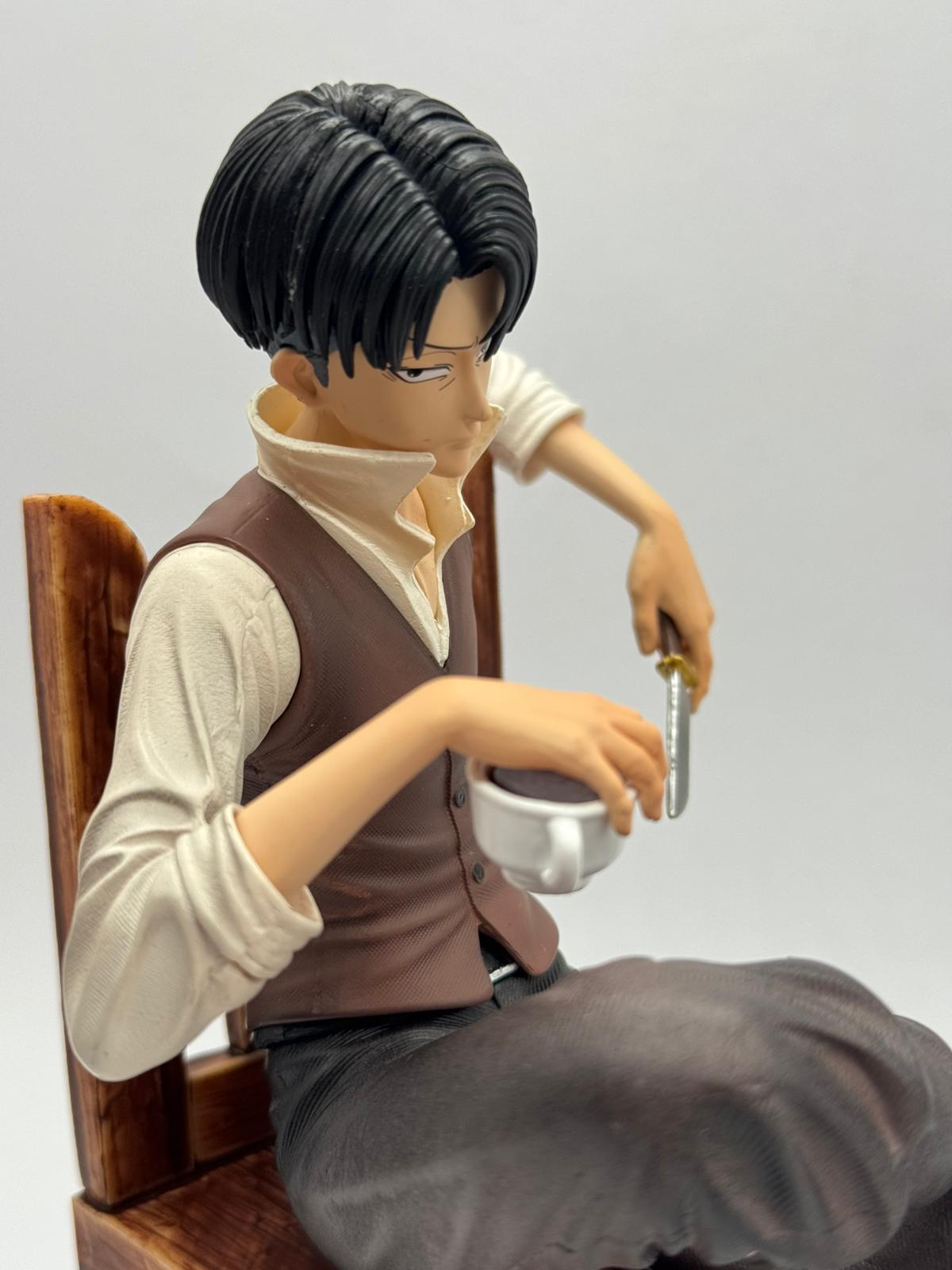 Statua Levi Ackerman - Attack on Titan Figure 19cm Sitting