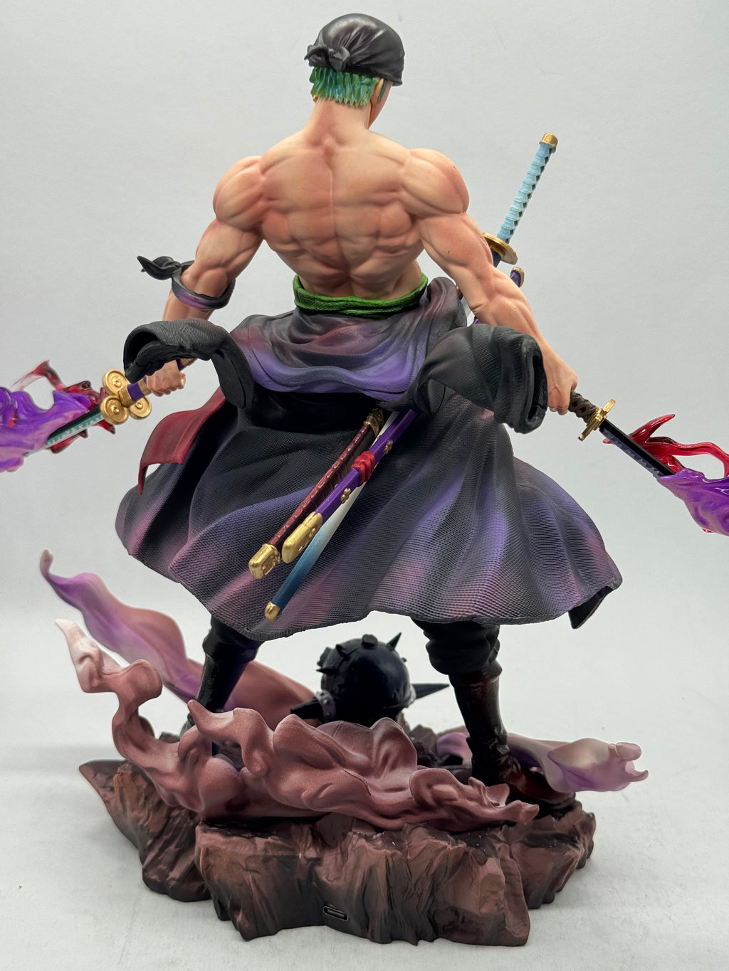 Statua Roronoa Zoro (One Piece) – GK Figure 28cm LED - LY Studio