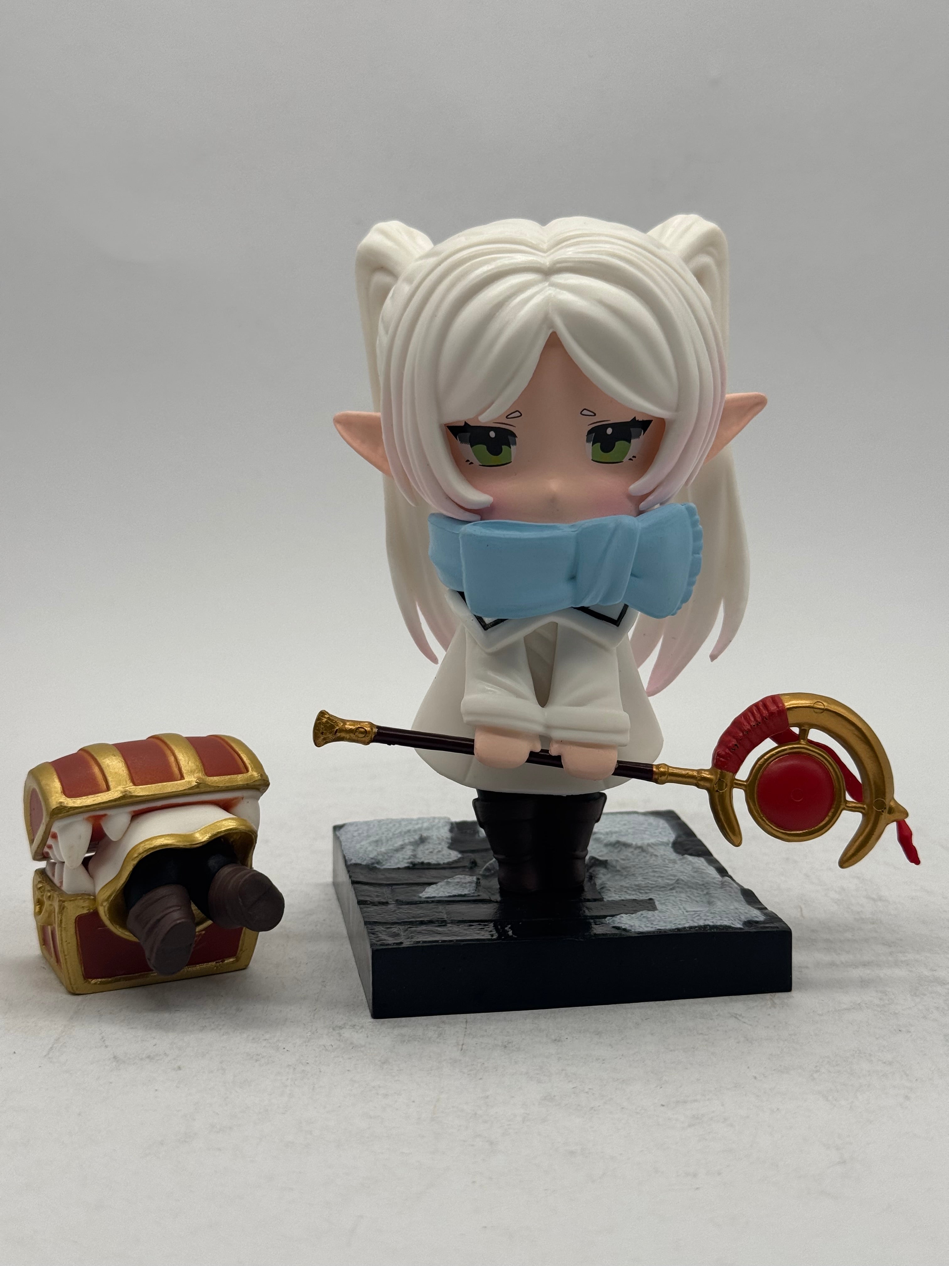 Statua Frieren & Mimic Chibi Ver. - Frieren: Beyond Journey's End - GK Figure 13cm