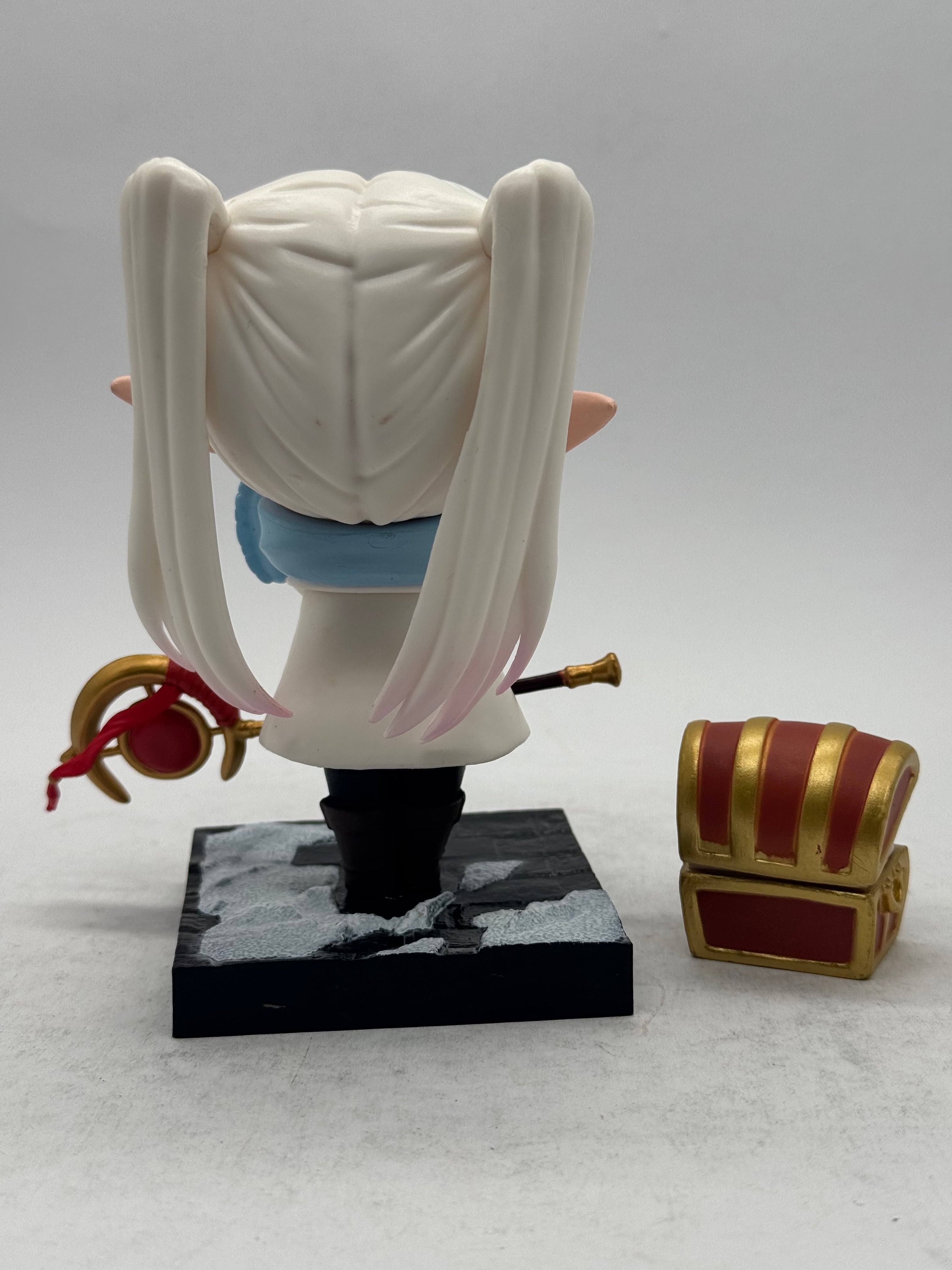 Statua Frieren & Mimic Chibi Ver. - Frieren: Beyond Journey's End - GK Figure 13cm