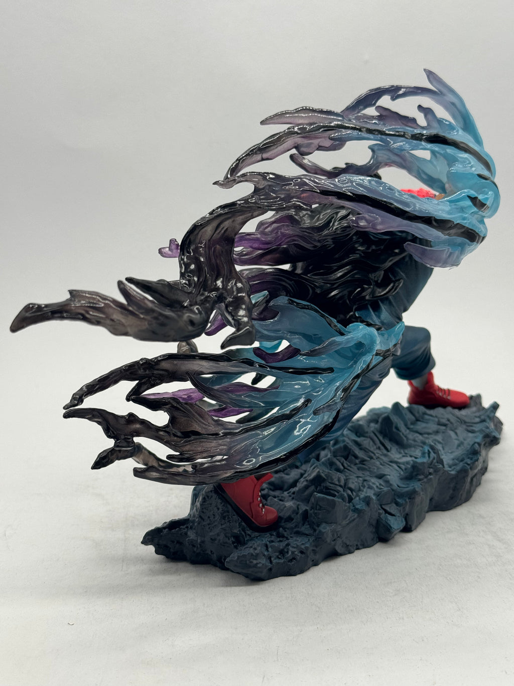Statua Yuji Itadori (Black Flash Ver.) Jujutsu Kaisen - GK Figure 17cm