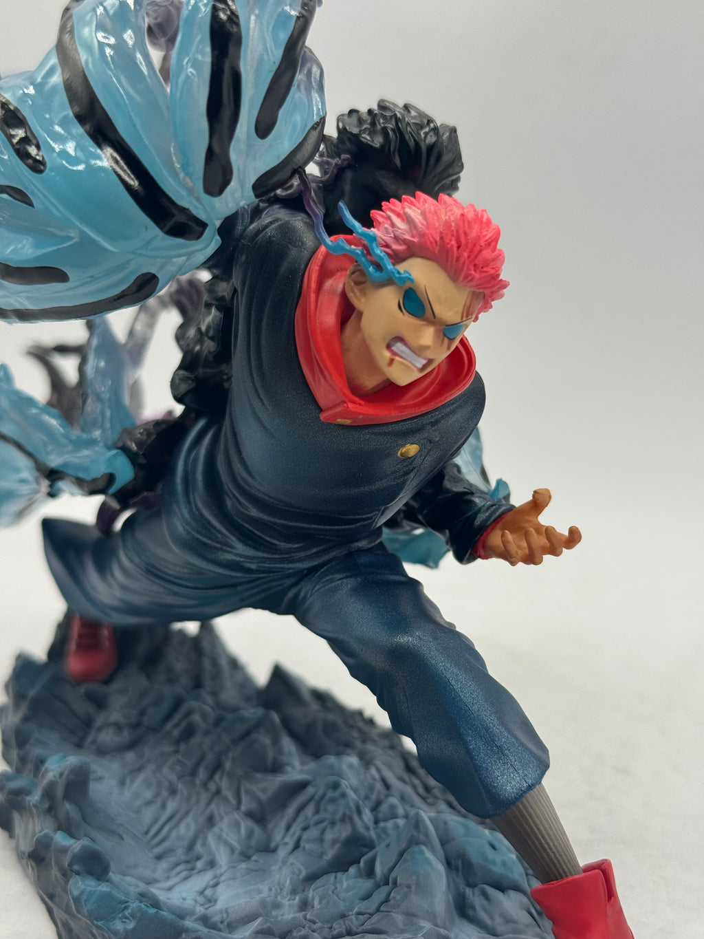 Statua Yuji Itadori (Black Flash Ver.) Jujutsu Kaisen - GK Figure 17cm