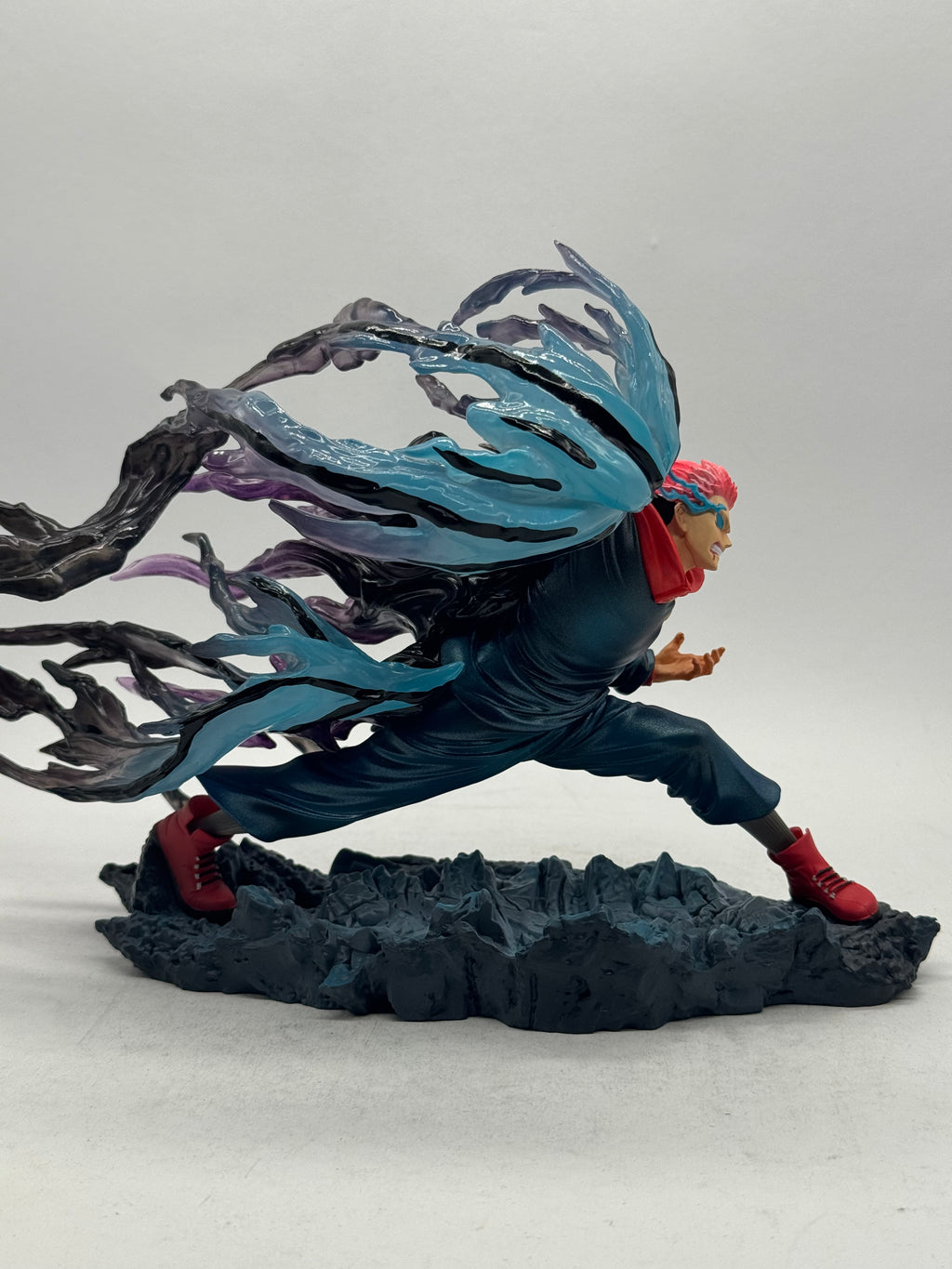 Statua Yuji Itadori (Black Flash Ver.) Jujutsu Kaisen - GK Figure 17cm