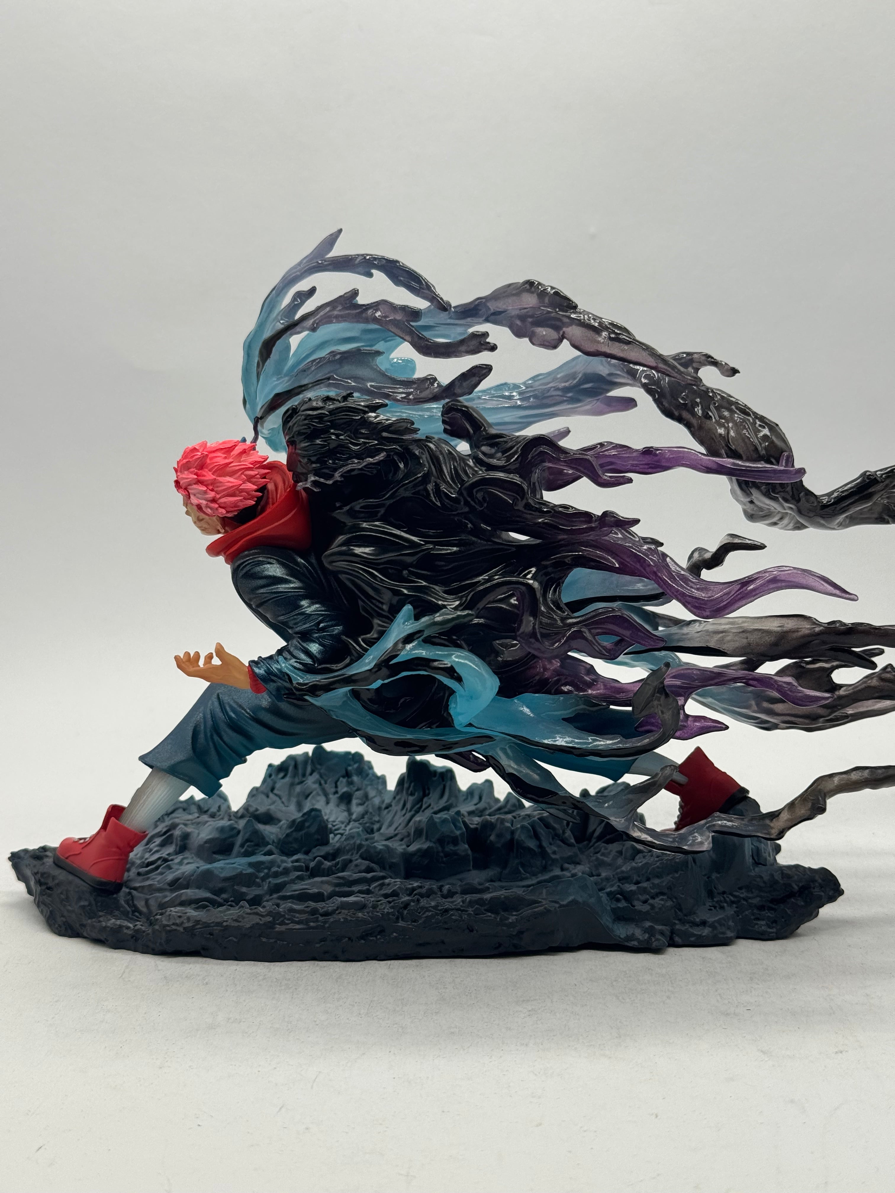 Statua Yuji Itadori (Black Flash Ver.) Jujutsu Kaisen - GK Figure 17cm