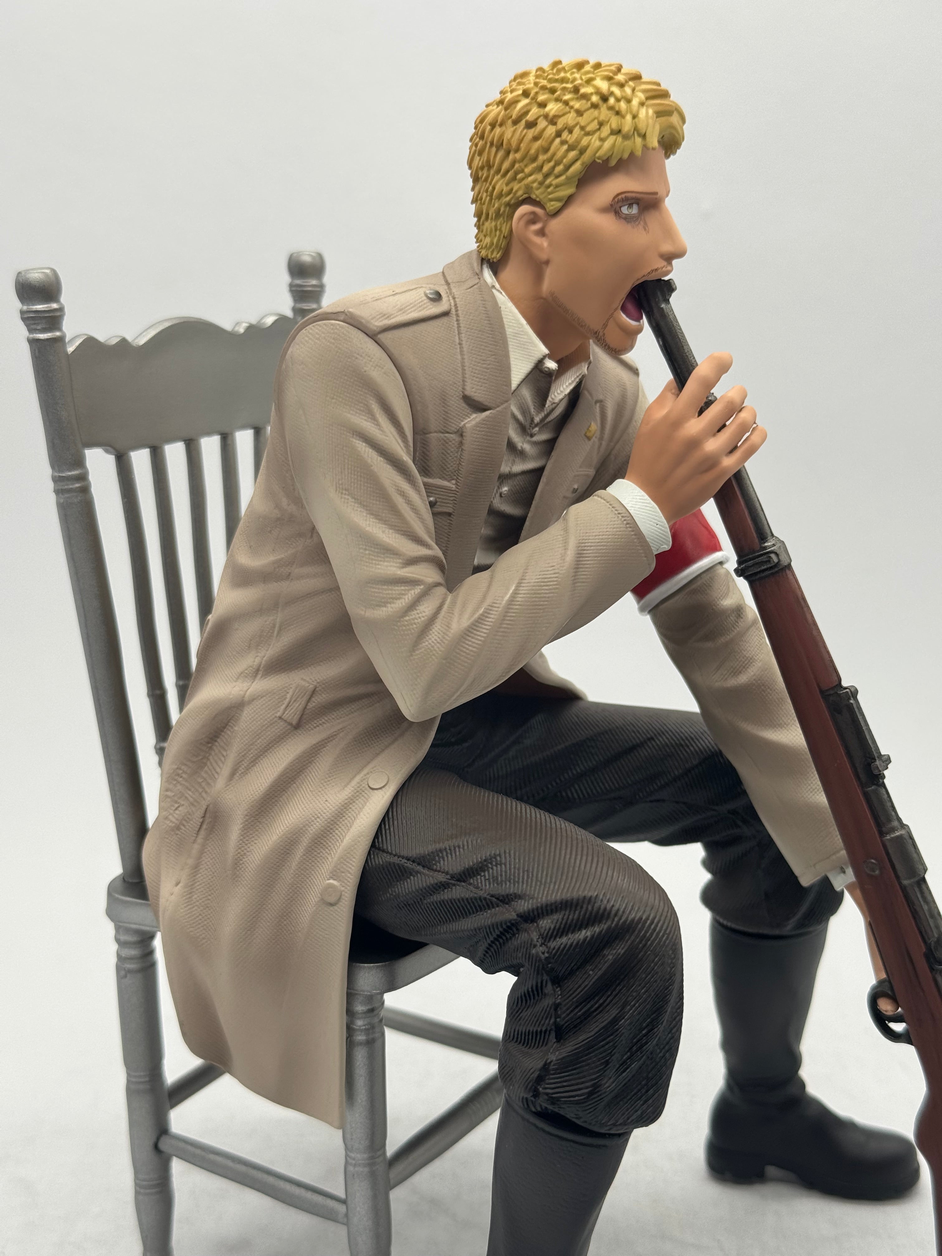 Statua Reiner Braun Attack On Titan - C4 Studio GK Figure