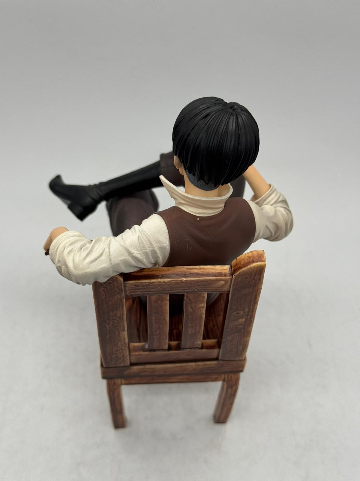 Statua Levi Ackerman - Attack on Titan Figure 19cm Sitting