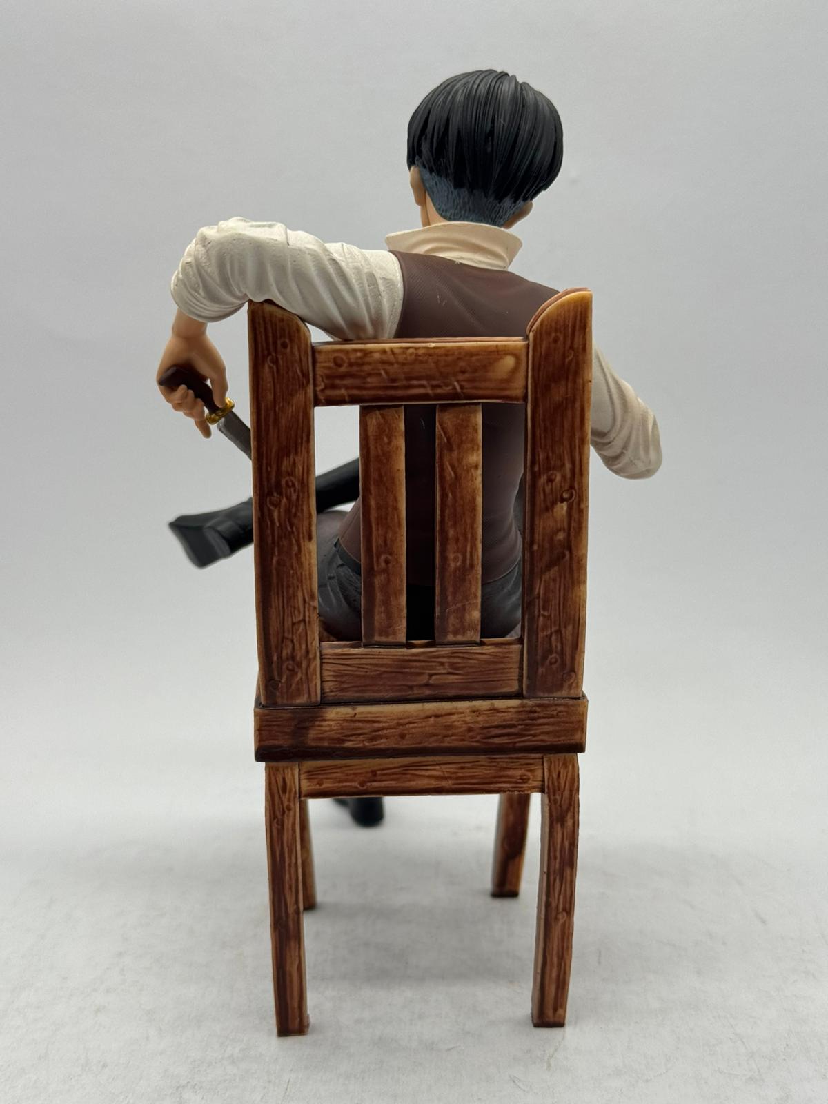 Statua Levi Ackerman - Attack on Titan Figure 19cm Sitting