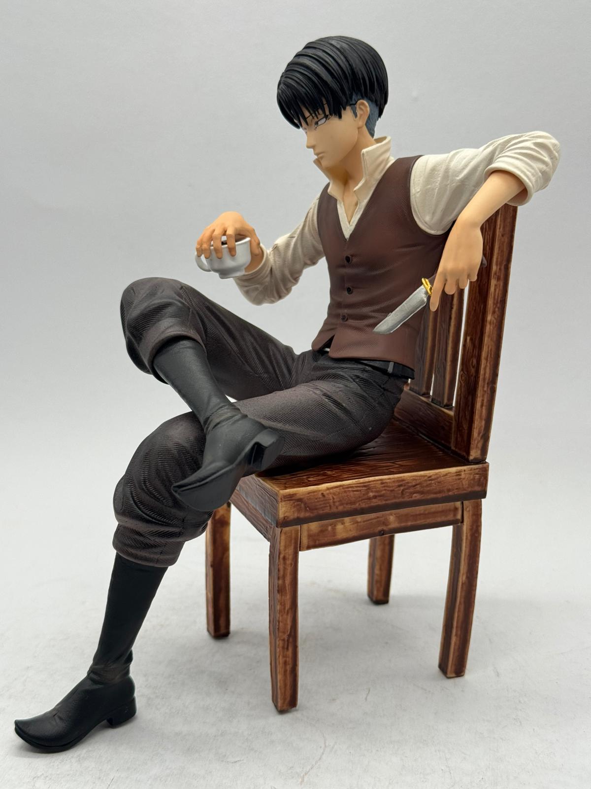Statua Levi Ackerman - Attack on Titan Figure 19cm Sitting