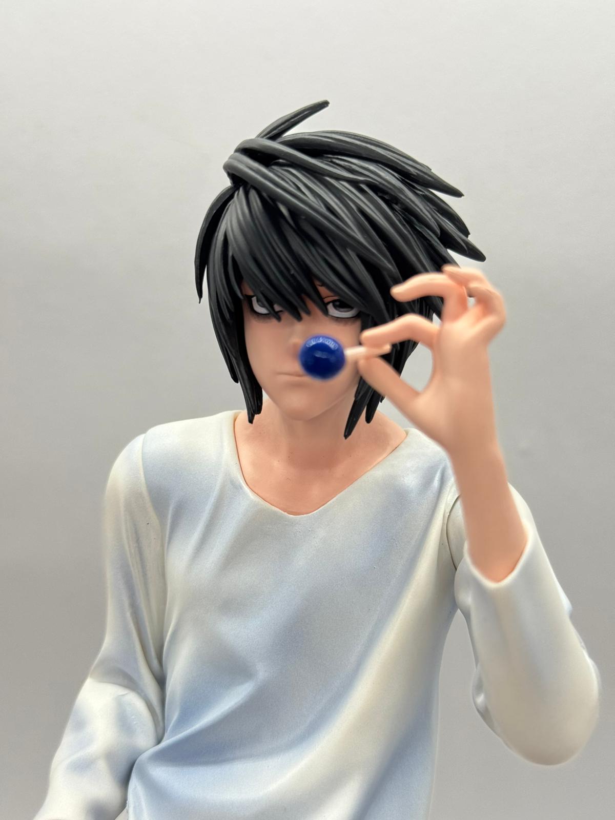 Statua Action Figure L Lawliet (Death Note) - 30cm con Braccia Intercambiabili e Base Premium