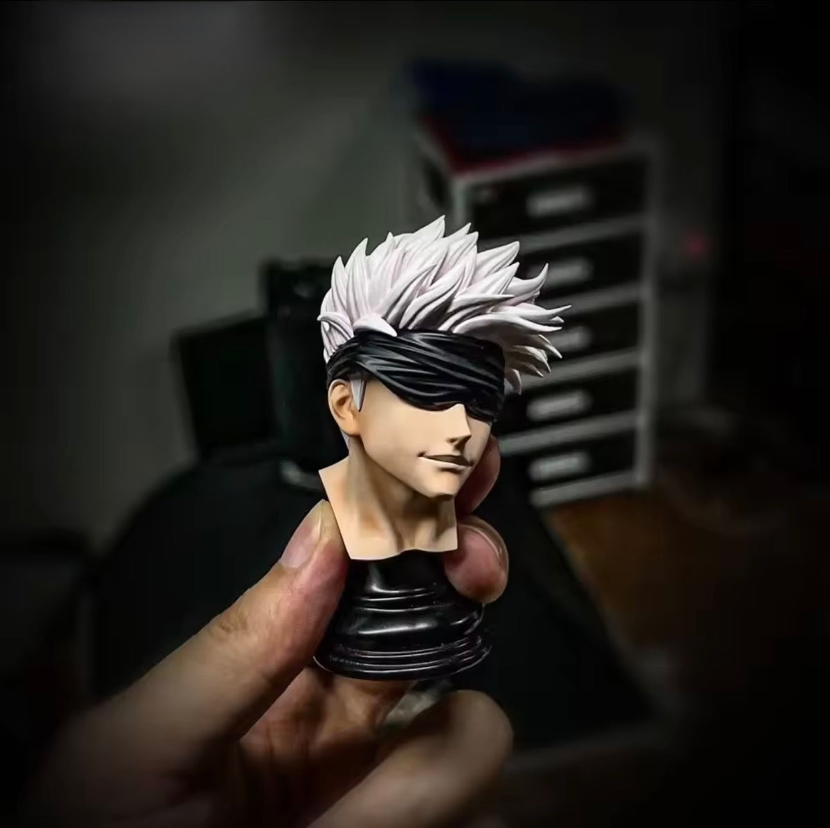 Statua Satoru Gojo (Squatting Ver.) - Jujutsu Kaisen GK Figure 25cm [PRE-ORDER]